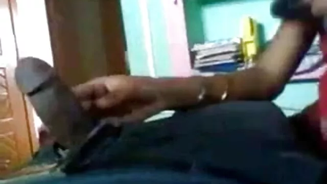 তিনি রান্নাঘরের টেবিল বসে একজন সদস্য খেতে বাংলা xxx video hd তার মেয়ে দিয়েছেন