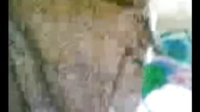 আগ্রহী ব্যক্তিদের www বাংলা xxx প্রাচীর গর্ত মাধ্যমে মুরগির চিত্কার