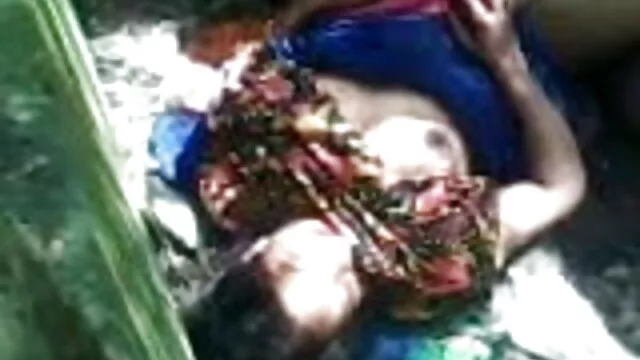 তিনি একটি স্বামী ছাড়া চ্যাট করতে গিয়েছিলাম এবং তার স্তন বাংলাxxx vido দেখিয়েছেন