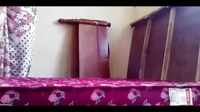 সে চায় পোশাক কেটে ফেলতে, আর সম্পূর্ণ বাথরুম বিস্তারিত বাংলা xxx video 2018 বর্ণনা করতে